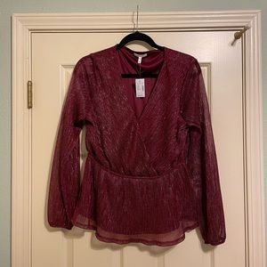 NEW w/tags beautiful blouse from Maurice’s. Size Medium🌺